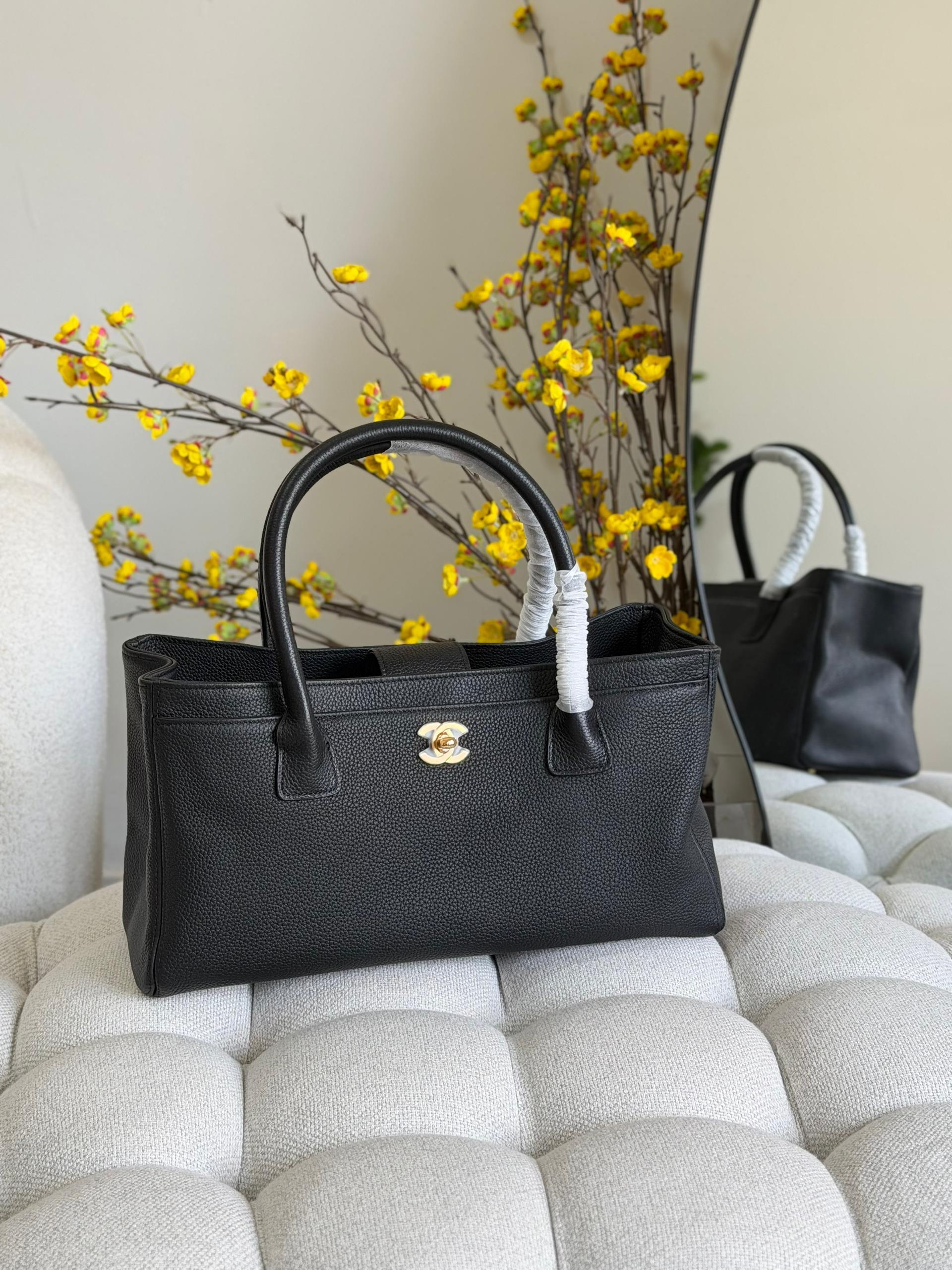 Chanel Cerf Executive Tote Bag - Image 2