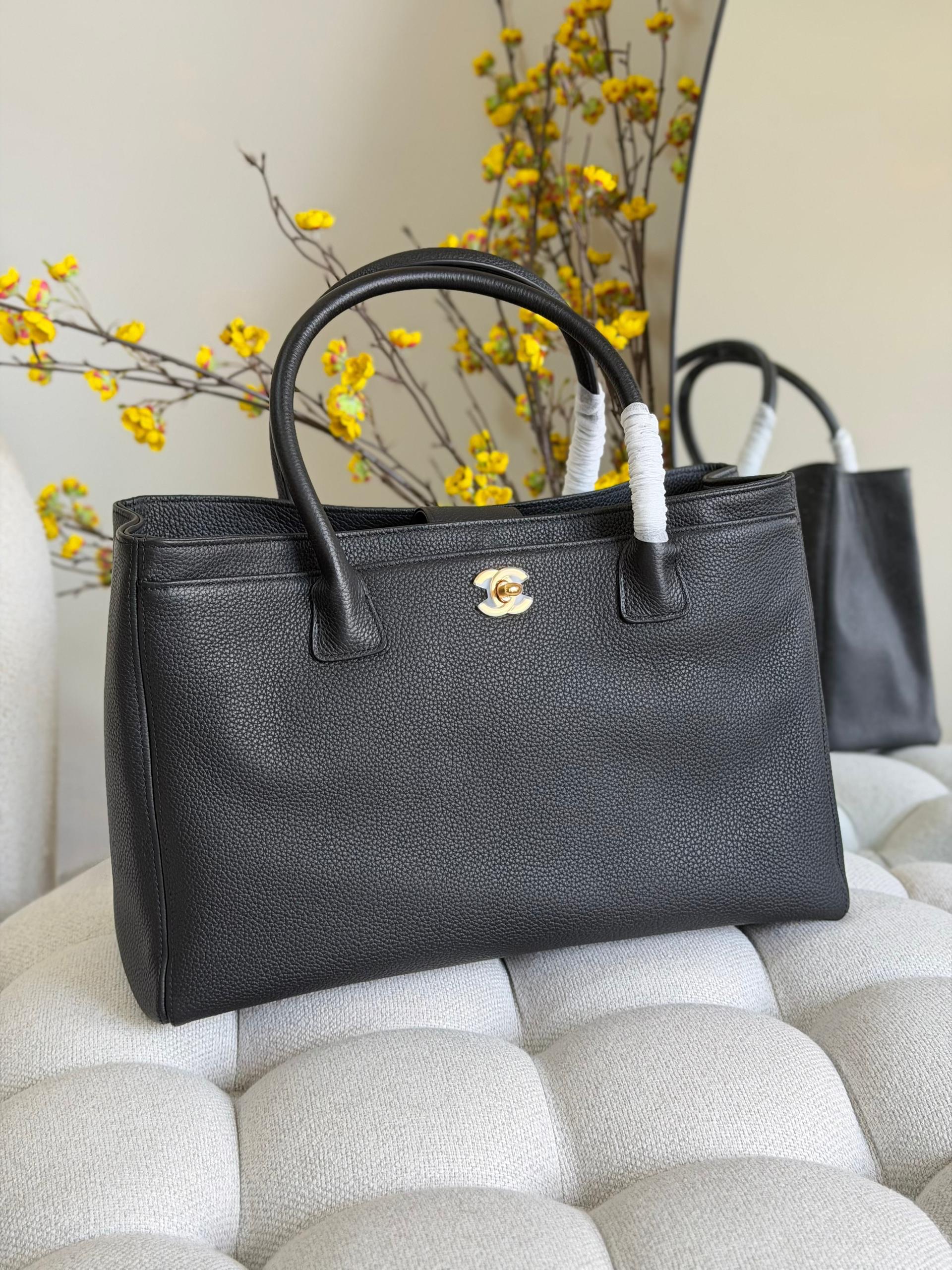 Chanel Cerf Executive Tote Bag - Image 3