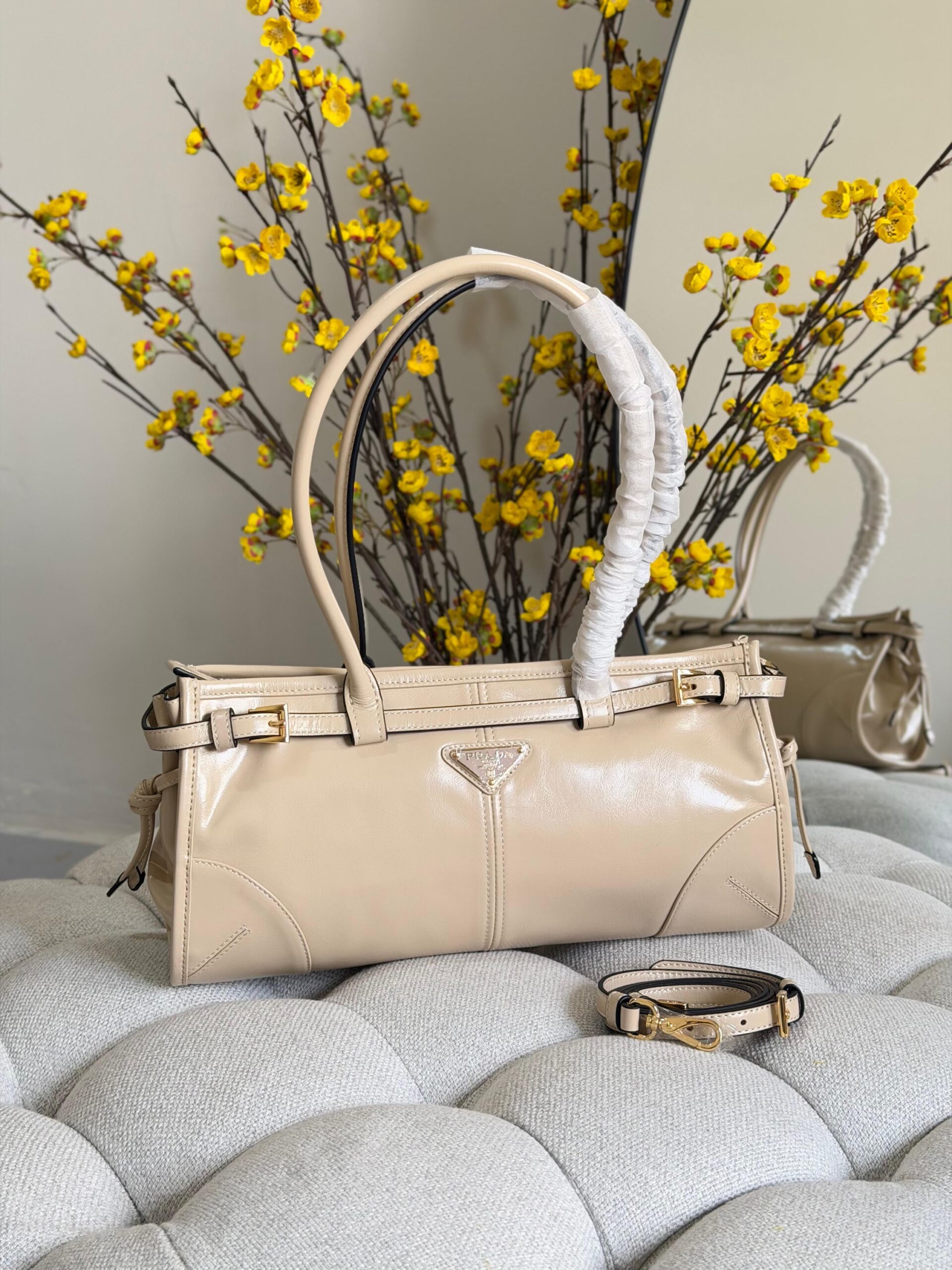 Prada Bonnie Leather Handbag - Image 11