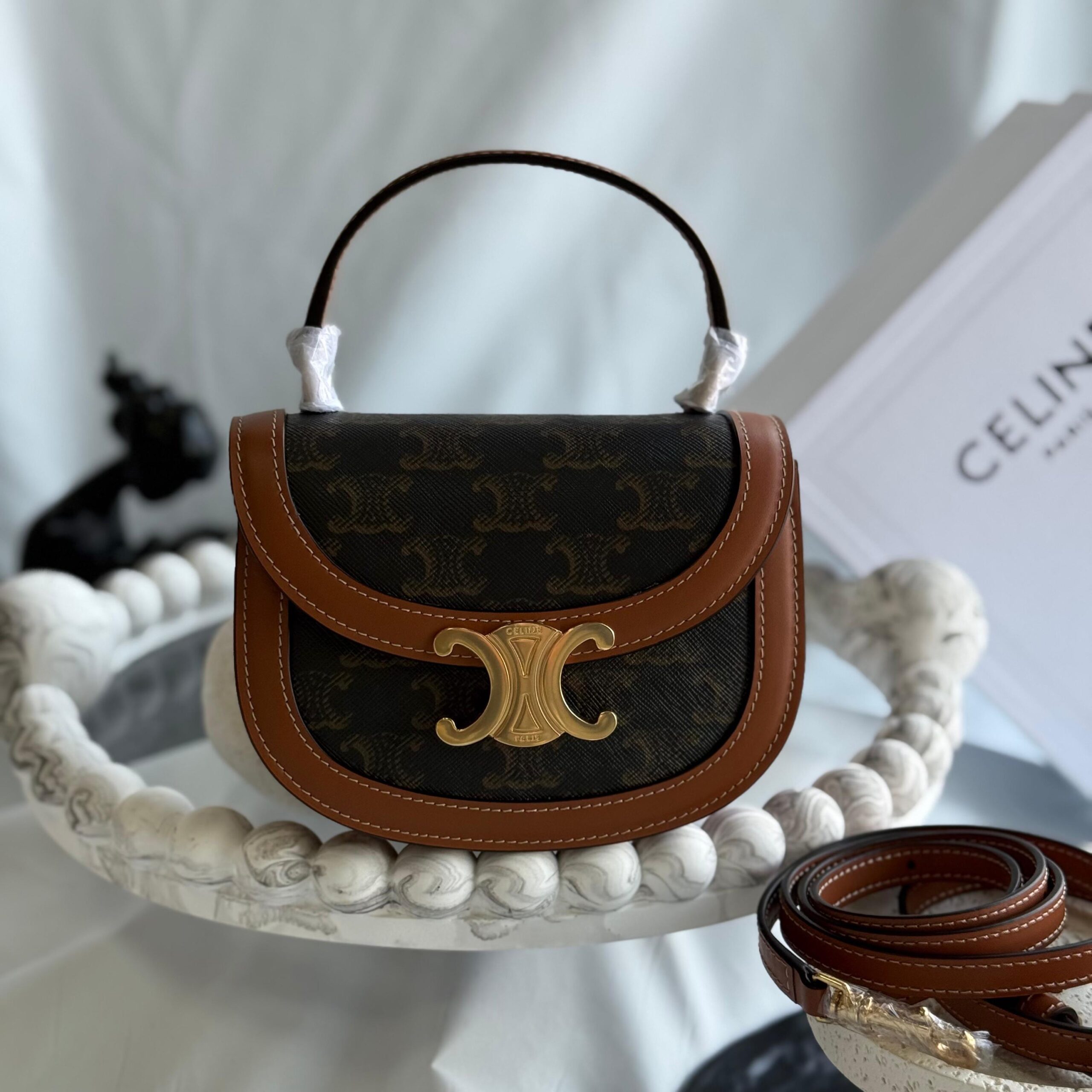 Celine Triomphe Besace Clea Bag - Image 4