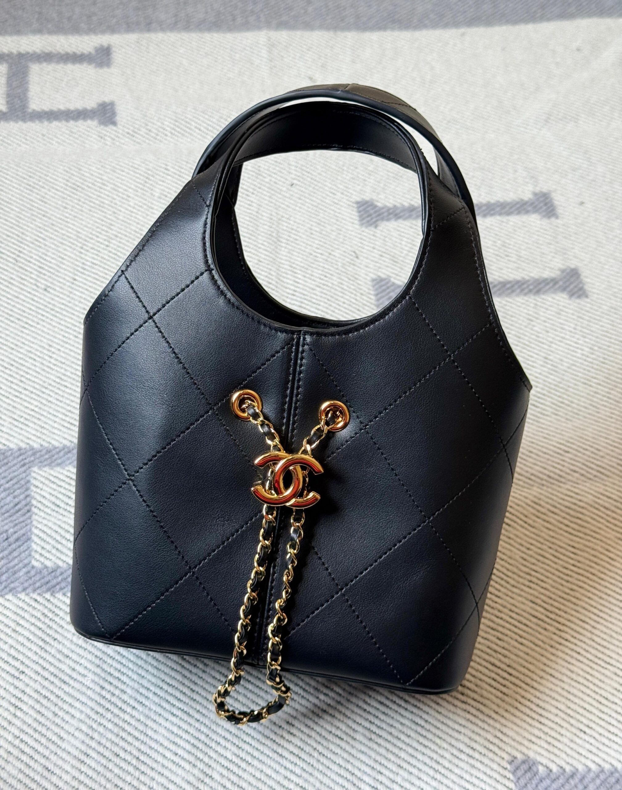 Chanel Tote calfskin With Gold Tone Hardware - Image 2