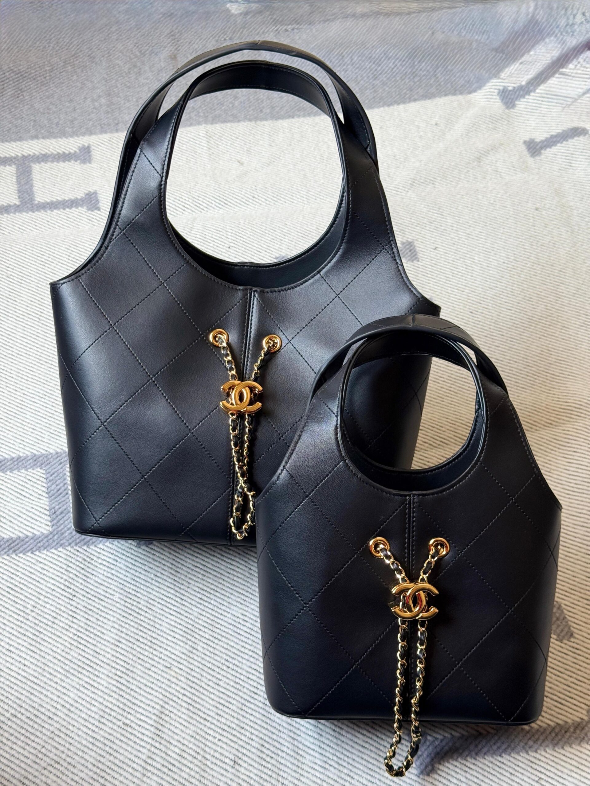 Chanel Tote calfskin With Gold Tone Hardware - Image 3