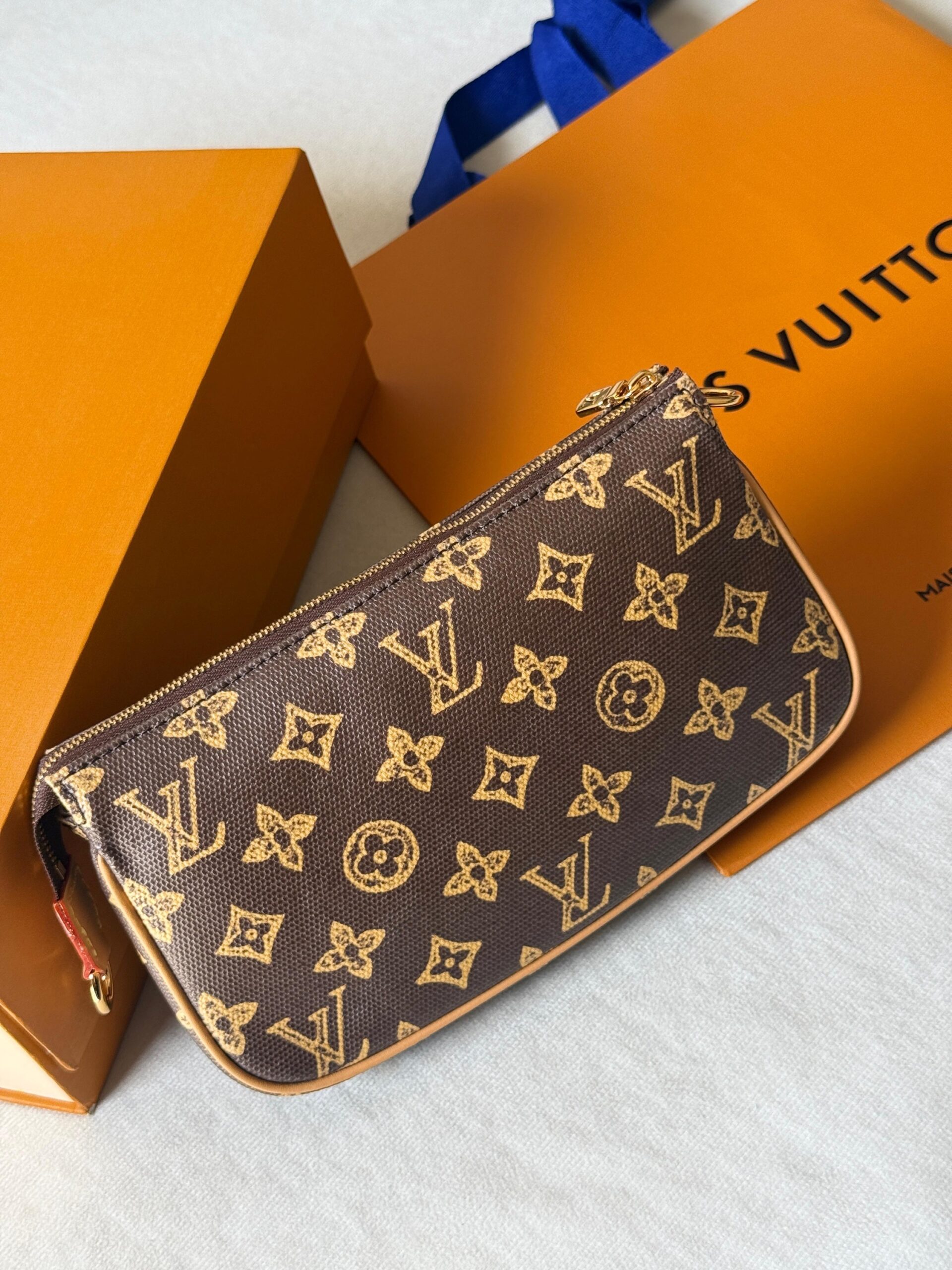 Louis Vuitton Nano Speedy Bag - Image 5