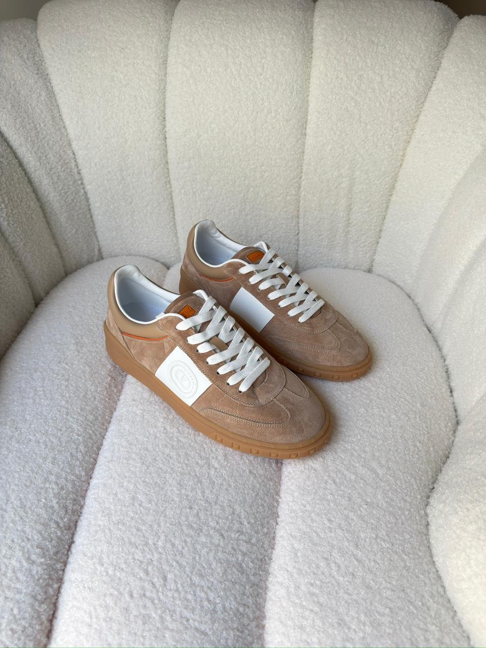 Valentino Garavani Upvillage Low-Top Sneakers - Image 3