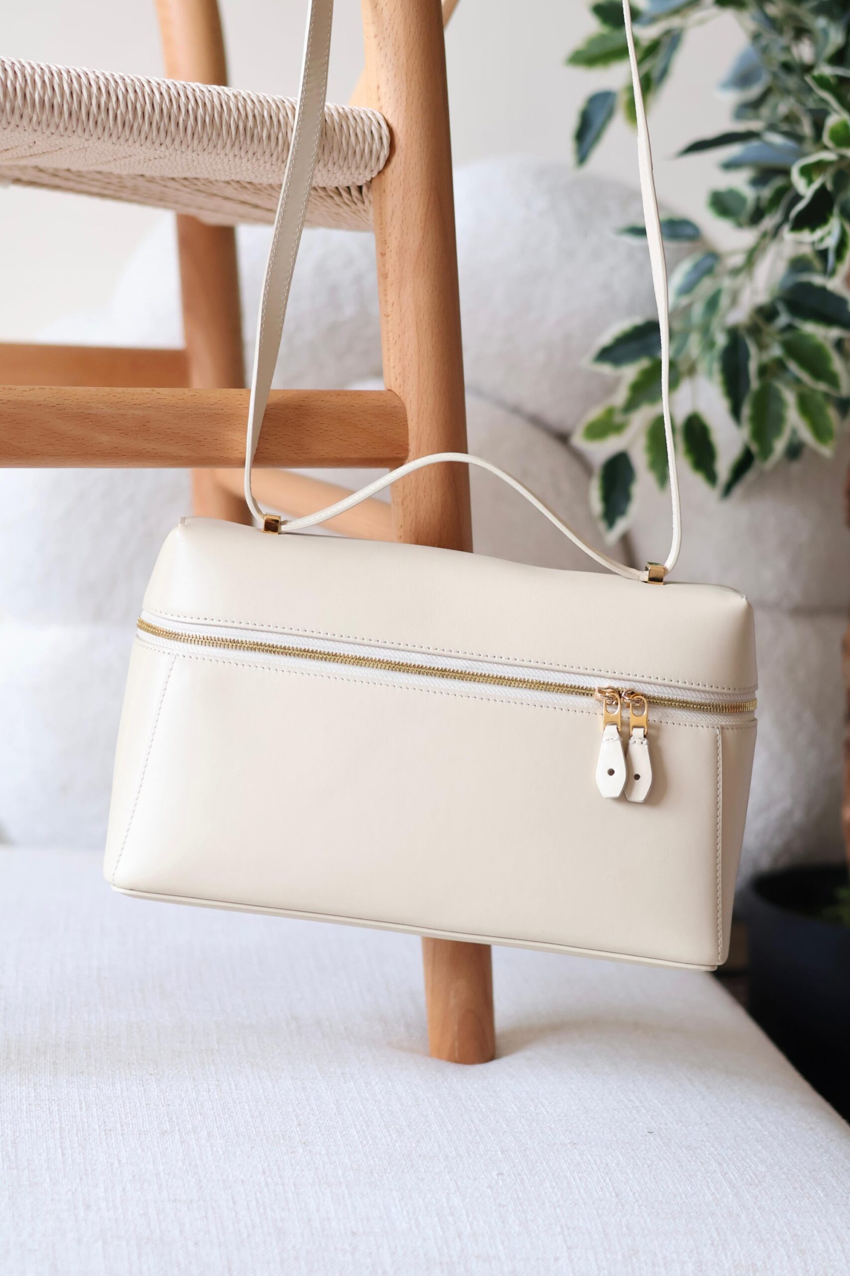 Loro Piana Extra Bag L27 is crafted from smooth calfskin - Image 3