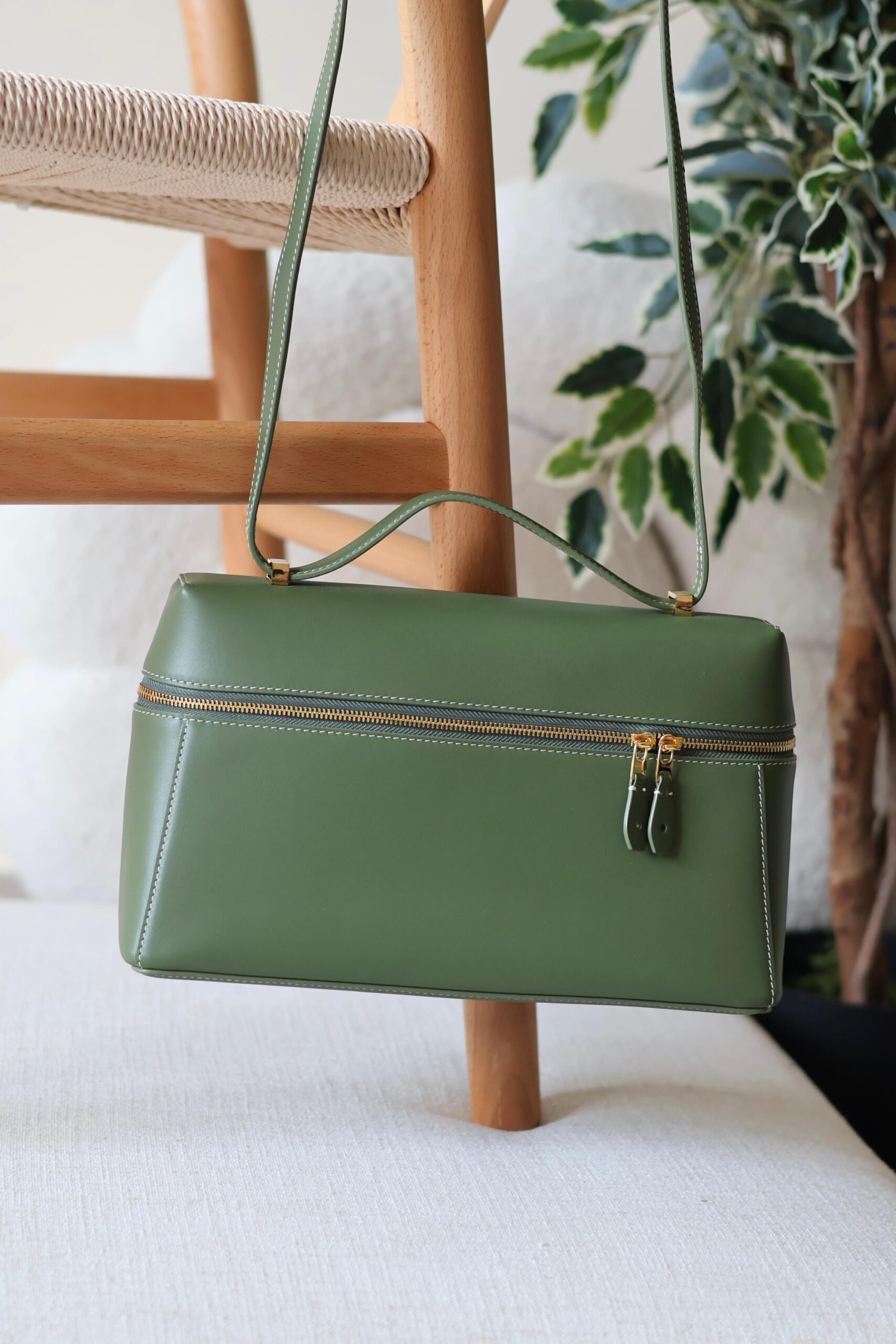 Loro Piana Extra Bag L27 is crafted from smooth calfskin - Image 16