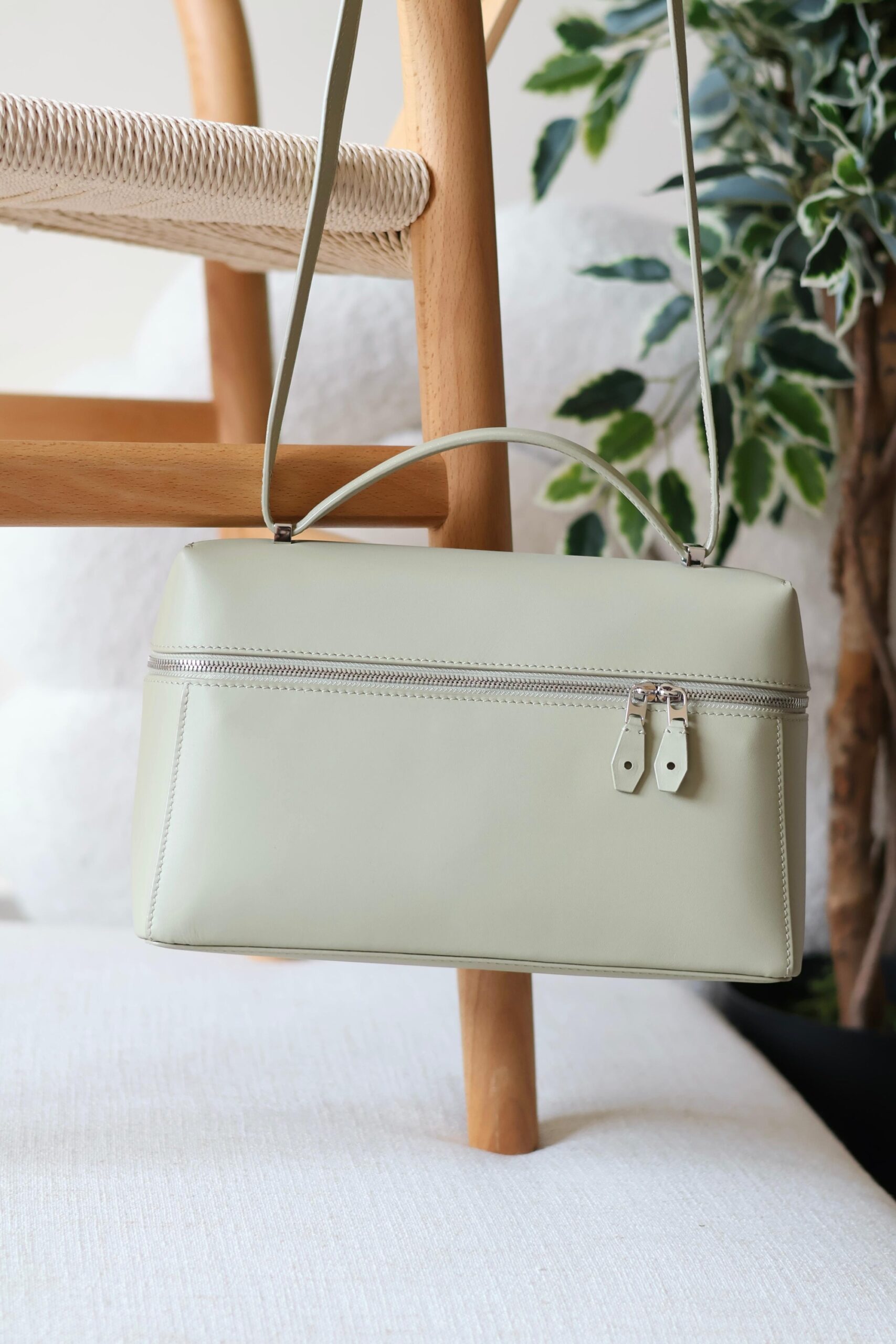 Loro Piana Extra Bag L27 is crafted from smooth calfskin - Image 2