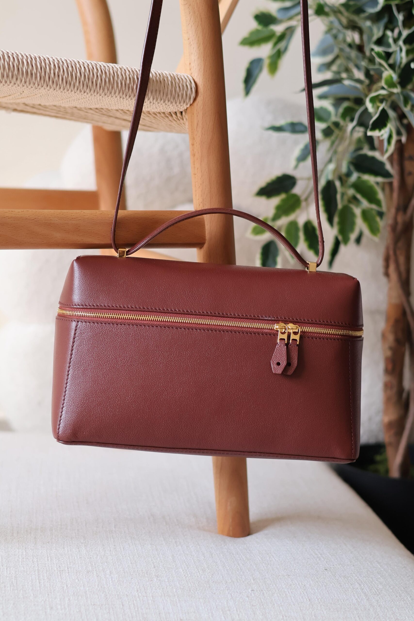 Loro Piana Extra Bag L27 is crafted from smooth calfskin - Image 8