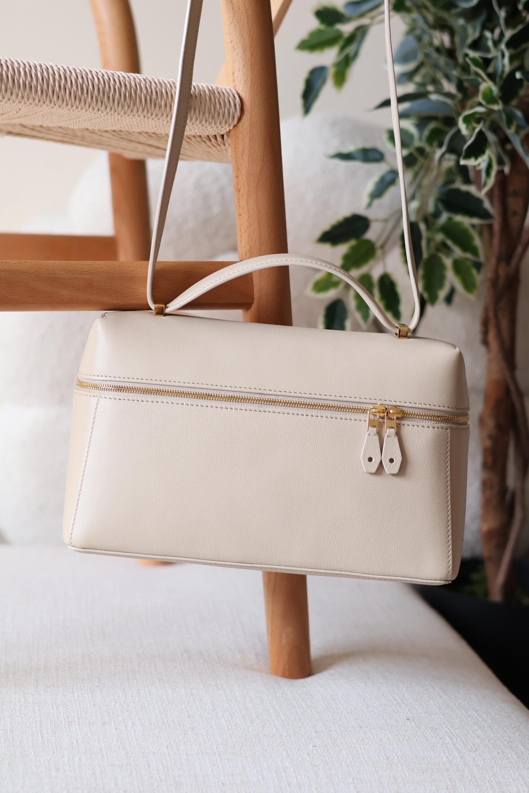 Loro Piana Extra Bag L27 is crafted from smooth calfskin - Image 19