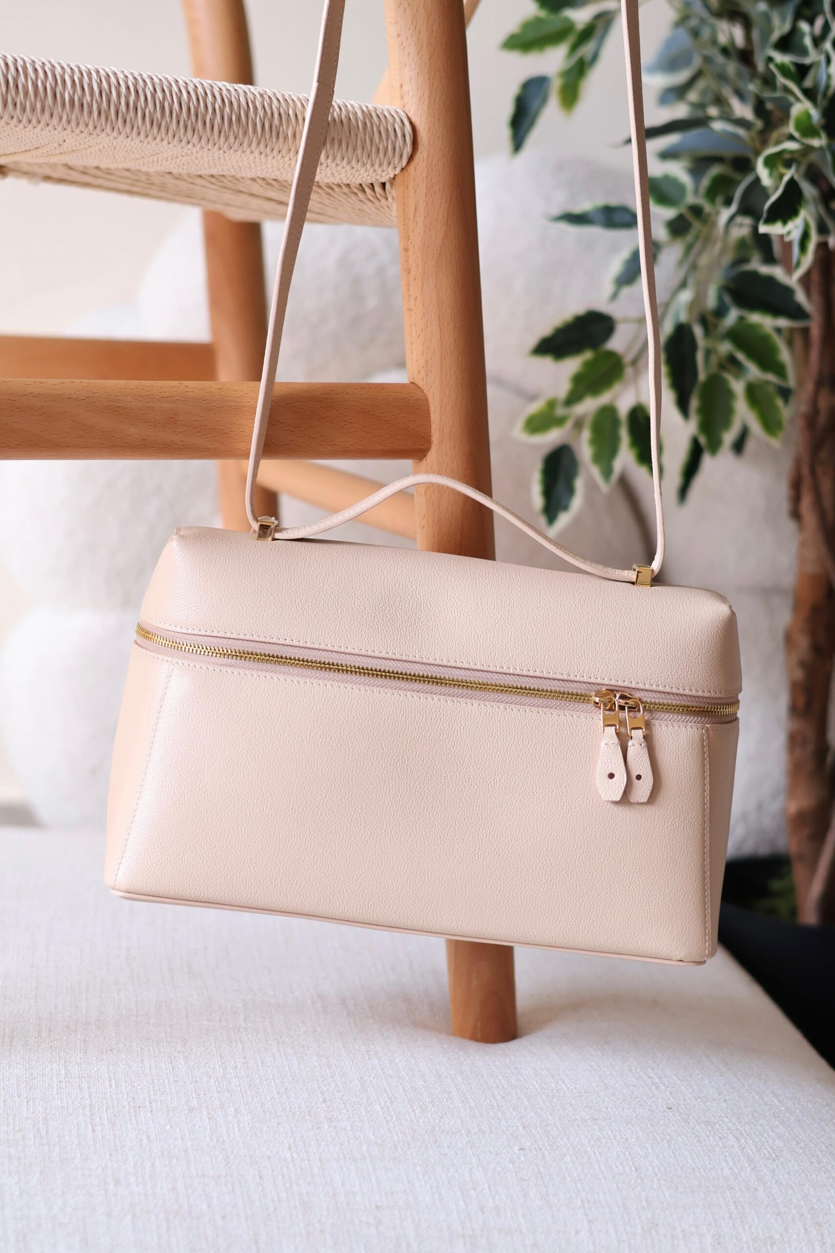 Loro Piana Extra Bag L27 is crafted from smooth calfskin - Image 9