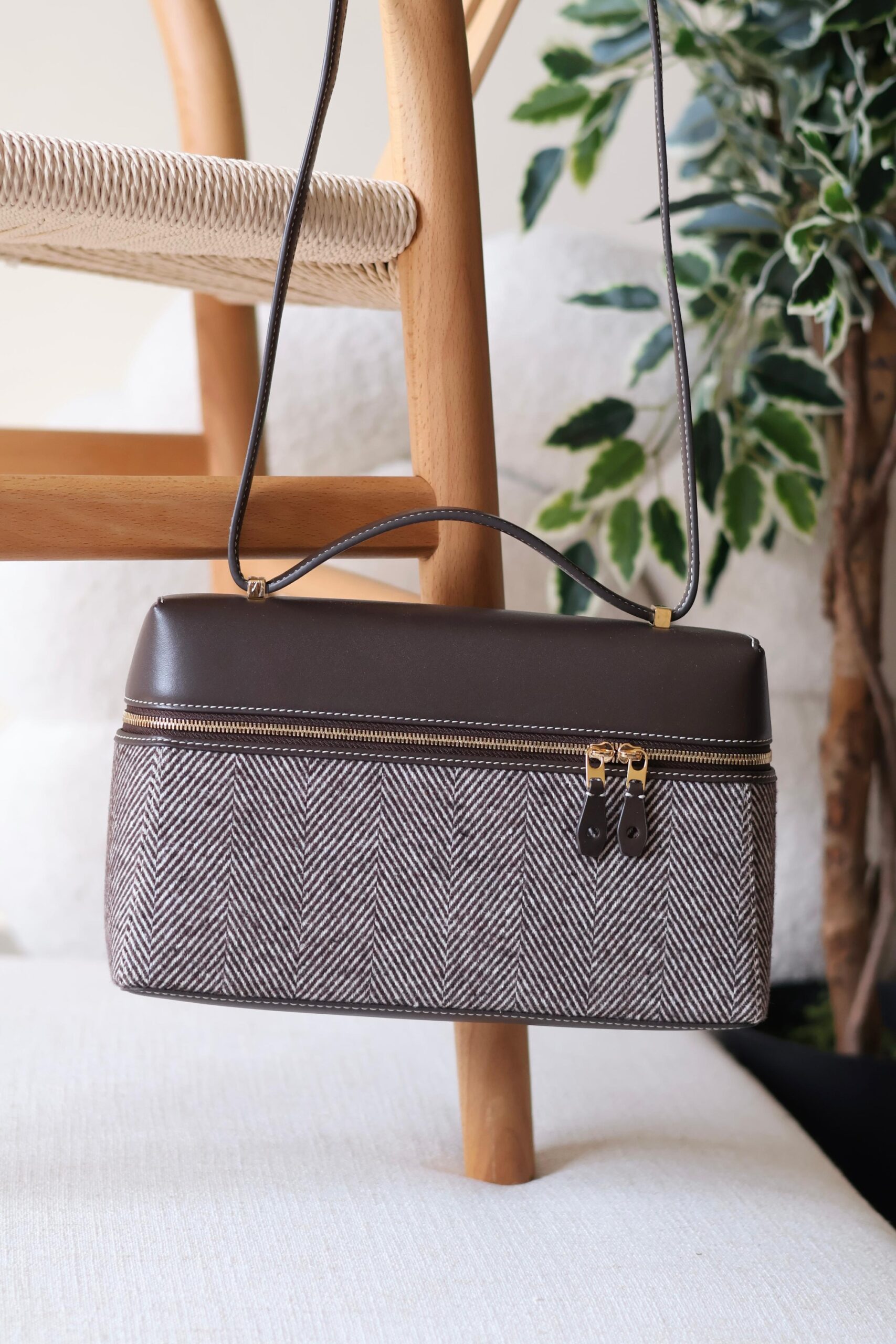 Loro Piana Extra Bag L27 is crafted from smooth calfskin - Image 5