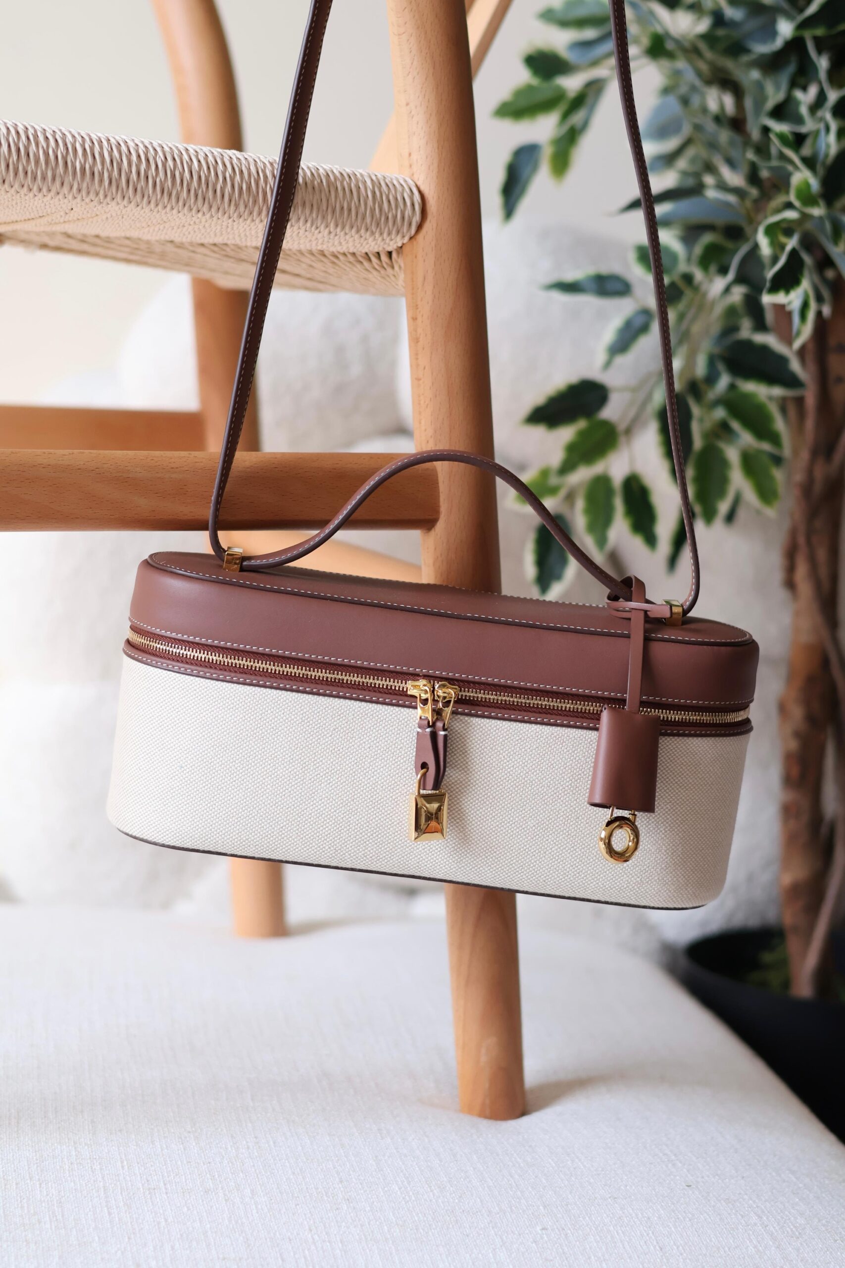Loro Piana Extra Bag L27 is crafted from smooth calfskin - Image 13