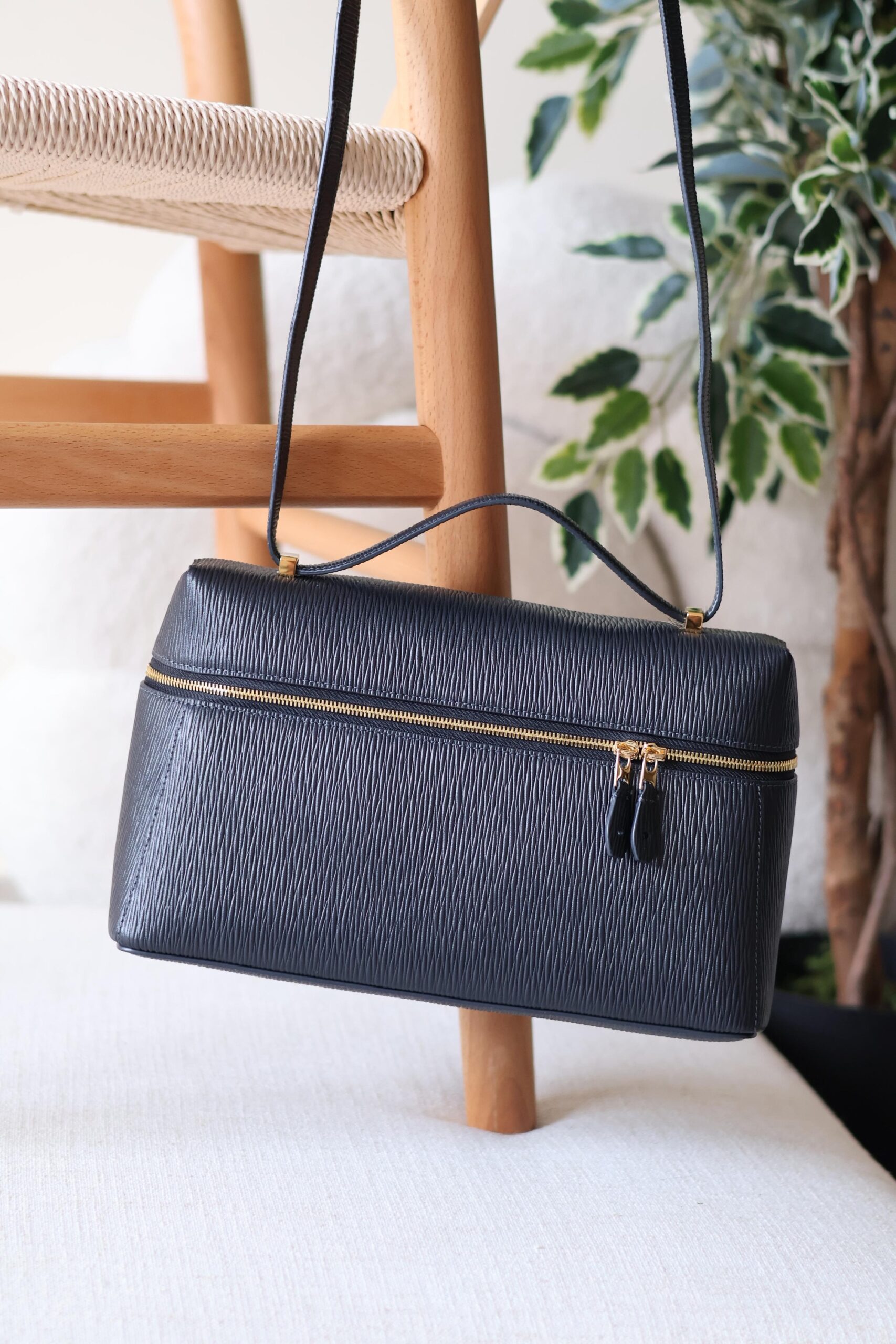 Loro Piana Extra Bag L27 is crafted from smooth calfskin - Image 12