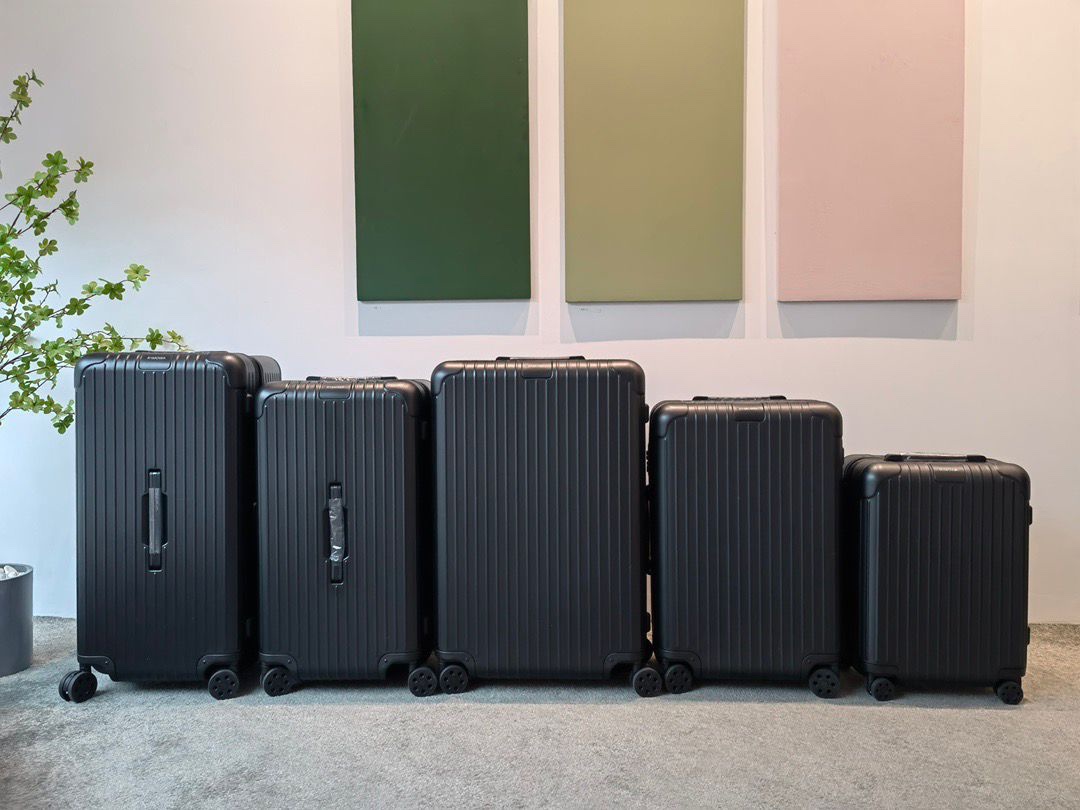 Rimowa Suitcase Set - Image 2