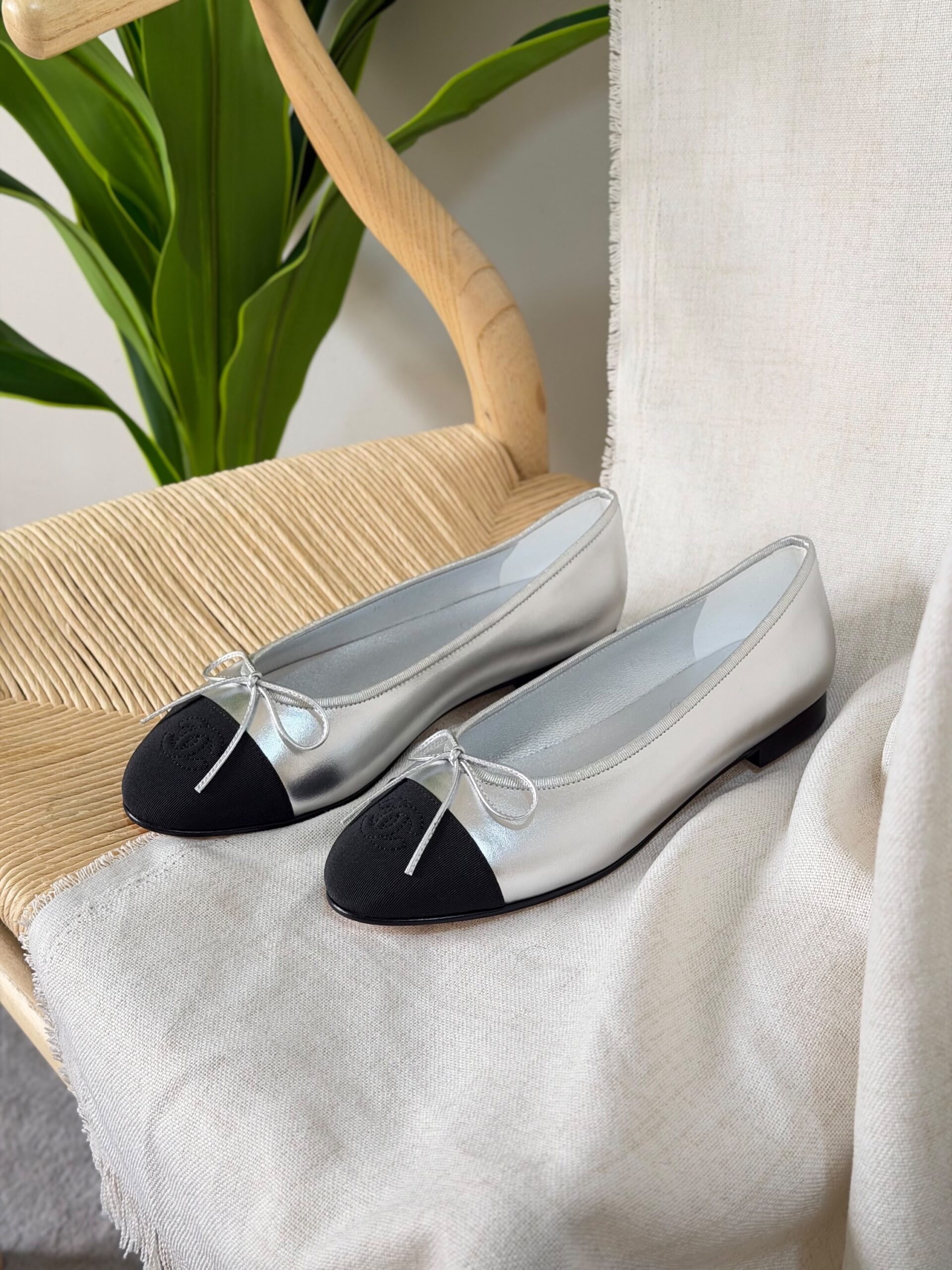 Chanel Metallic Crinkled Lambskin Cap Toe Ballerina Flats - Image 4