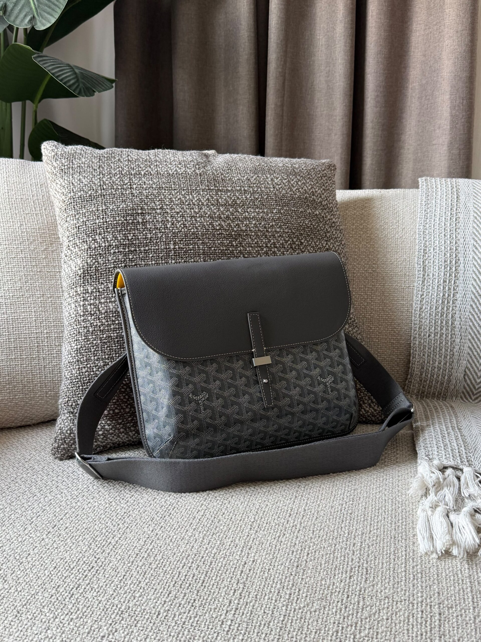 Goyard Coursier Messenger Bag - Image 6