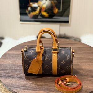 Louis Vuitton Keepall Bandoulière 25 in Monogram