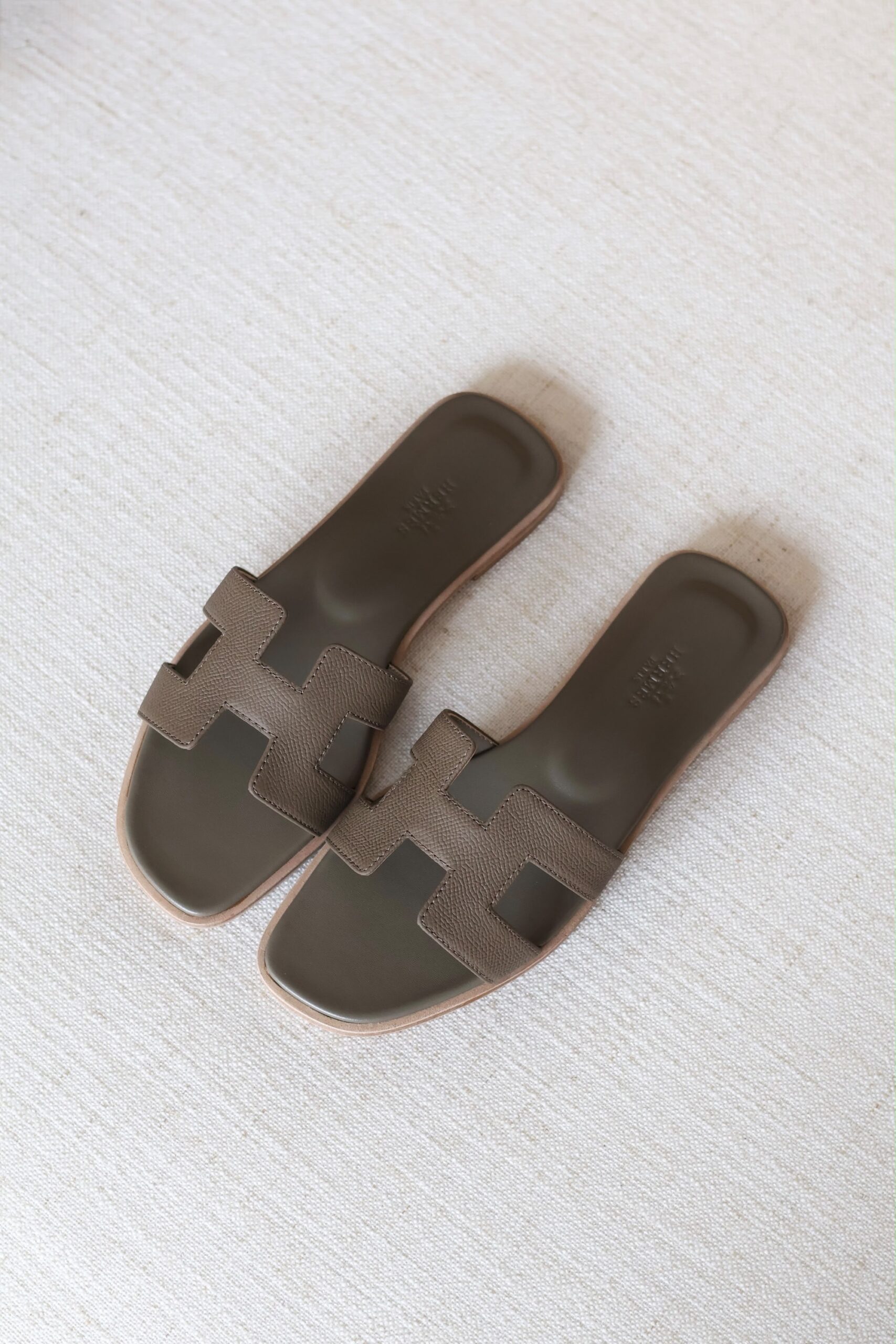 Hermès Oran Flat Sandals Top Quality - Image 17