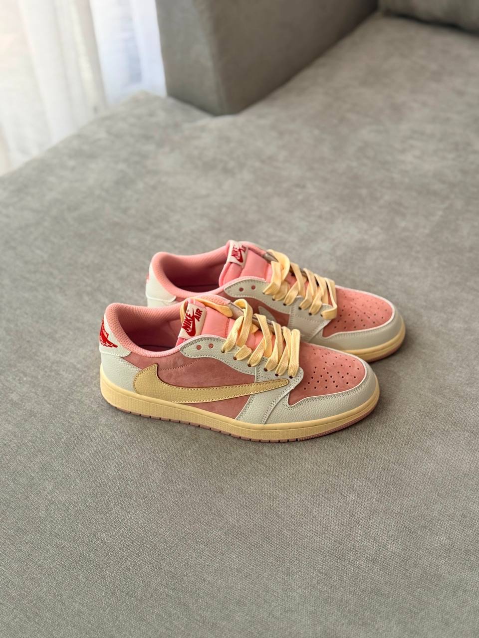Air Jordan 1 Low x Travis Scott "Shy Pink and Tropical Pink" sneakers - Image 2